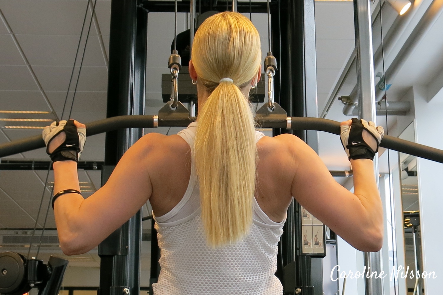 Övningen latsdrag är bra träning för ryggmusklerna